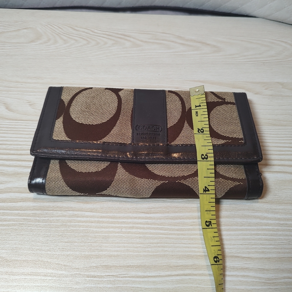 Authentic used Coach Wallet - Picture 11 of 12